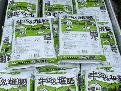 軽トラと堆肥袋、往復の日々が始まります