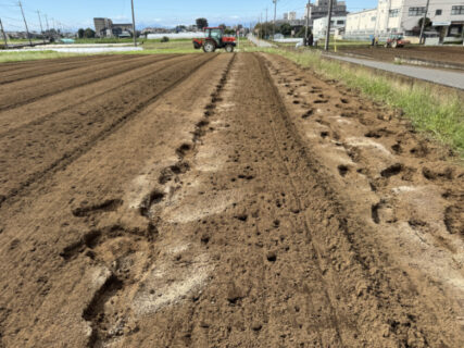3圃場を一気に耕耘、ニンニク畝の準備も本格スタート